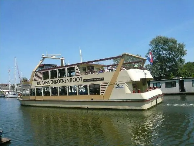 Houseboat Vliegenbos 암스테르담