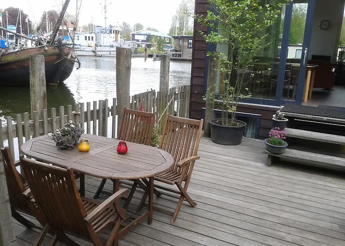 게스트하우스 Houseboat Vliegenbos