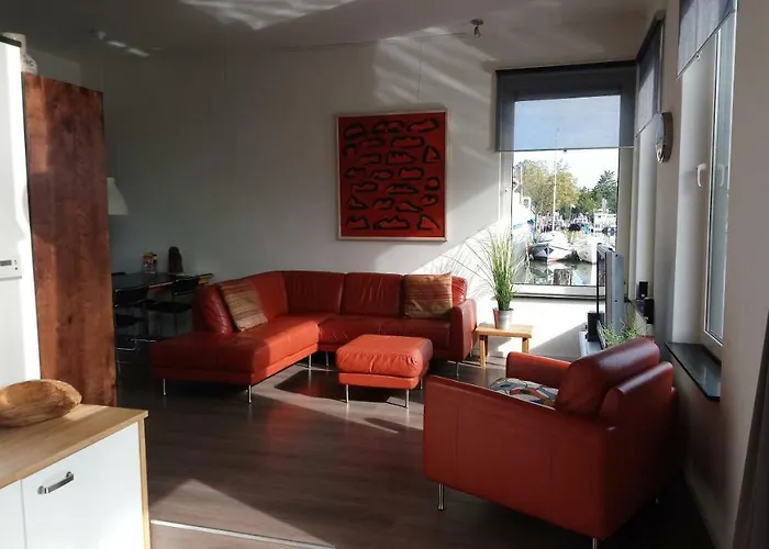 Houseboat Vliegenbos 3* 암스테르담