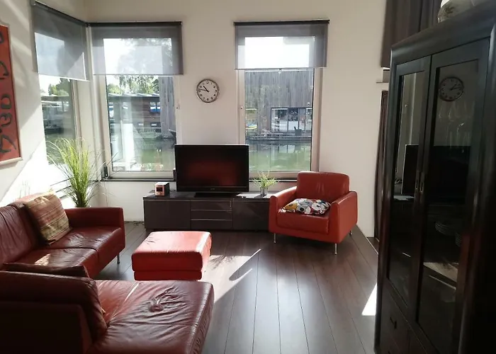 Houseboat Vliegenbos 암스테르담