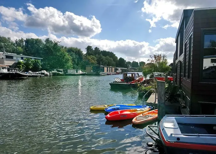 Houseboat Vliegenbos 암스테르담