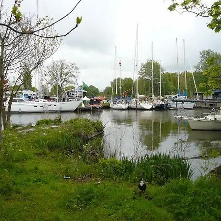 بيت ضيافة Houseboat Vliegenbos أمستردام