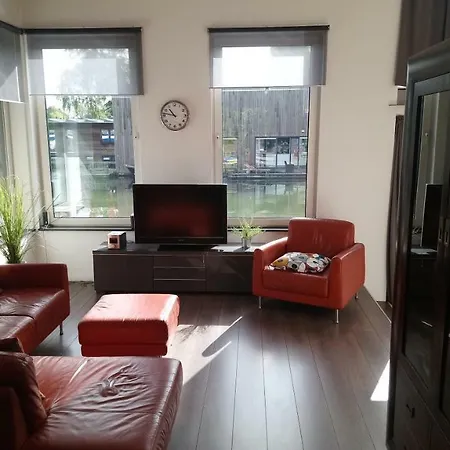 Houseboat Vliegenbos אמסטרדם
