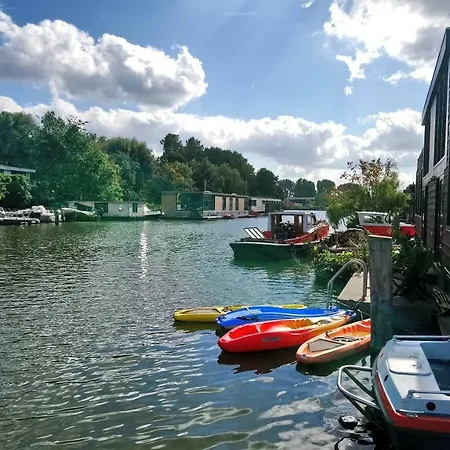 Houseboat Vliegenbos אמסטרדם